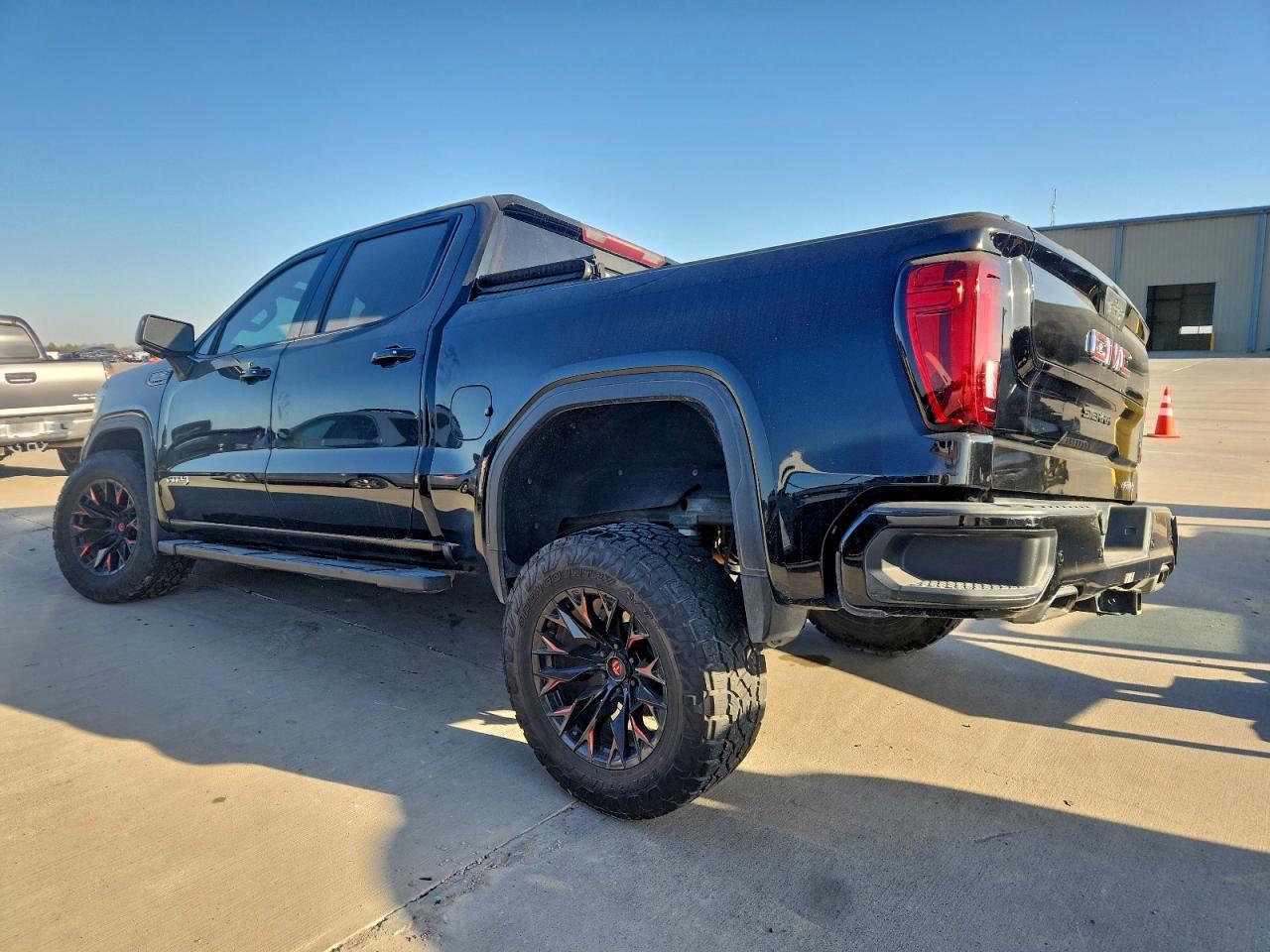 2019 GMC Sierra K1500 At4 - Фото 2
