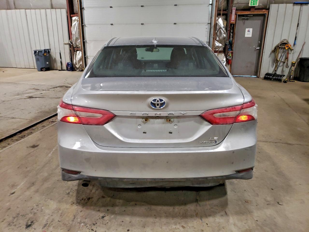 2020 Toyota Camry Le - Фото 6