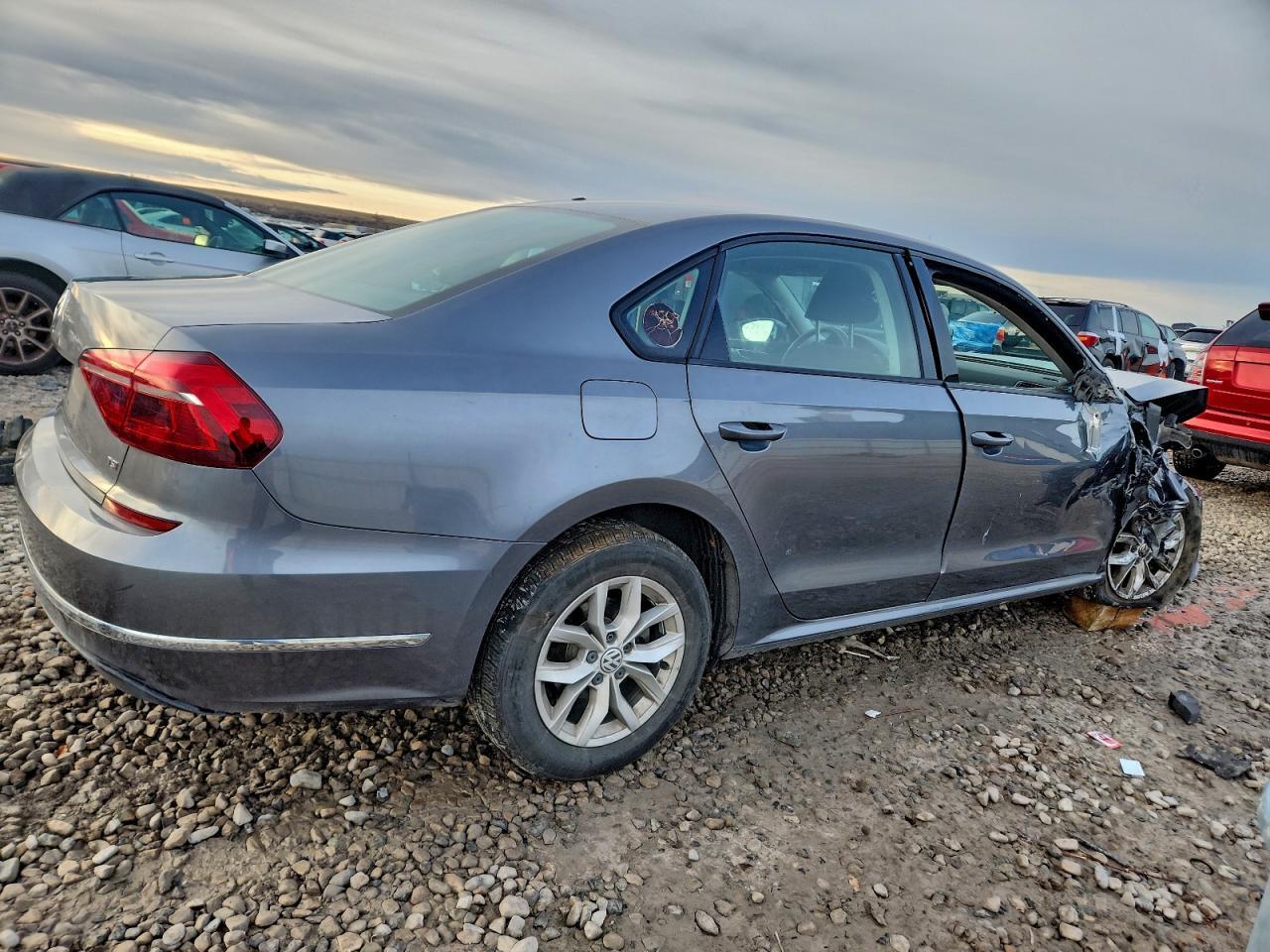 2018 Volkswagen Passat S - Фото 3