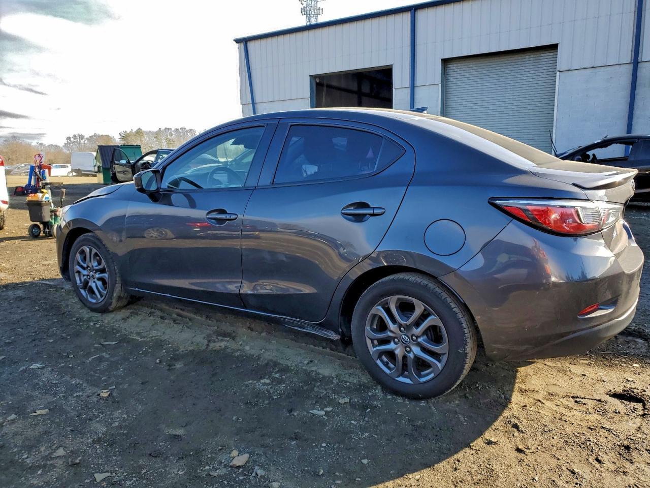 2019 Toyota Yaris L - Image 2
