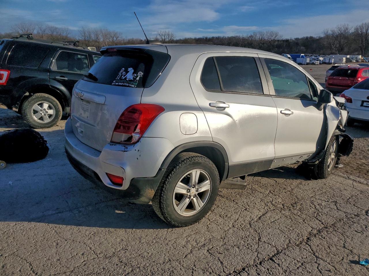 2021 Chevrolet Trax Ls - Фото 3