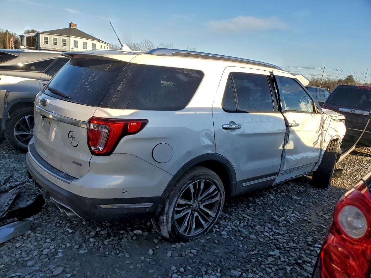 2018 Ford Explorer Platinum - Image 3