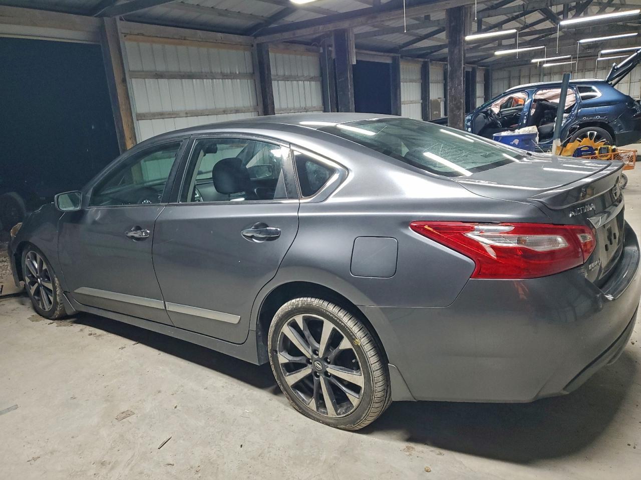 2016 Nissan Altima 2.5 - Фото 2