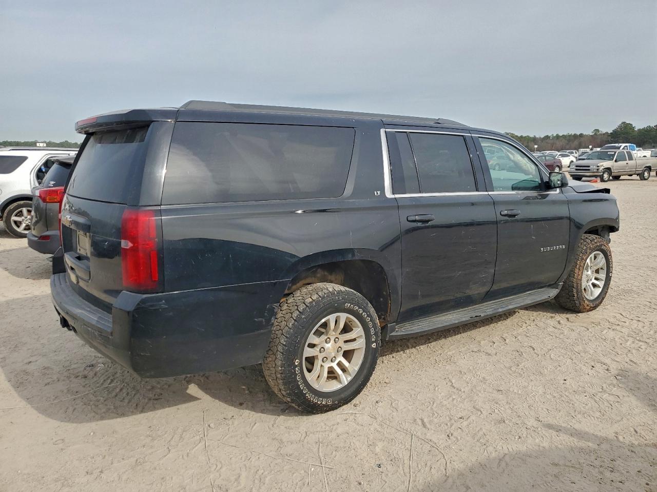 2019 Chevrolet Suburban K1500 Lt - Image 3