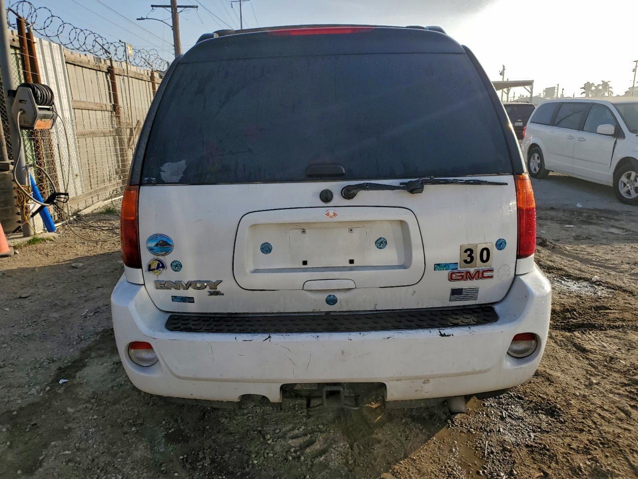 2005 GMC Envoy Denali Xl - Image 6