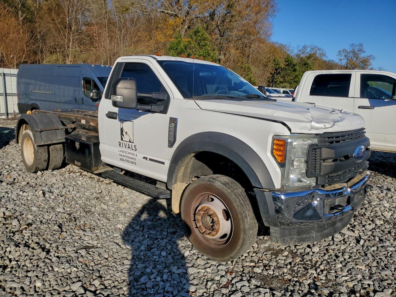 2017 Ford F550 Super Duty Truck Cab And Chassis - Image 4