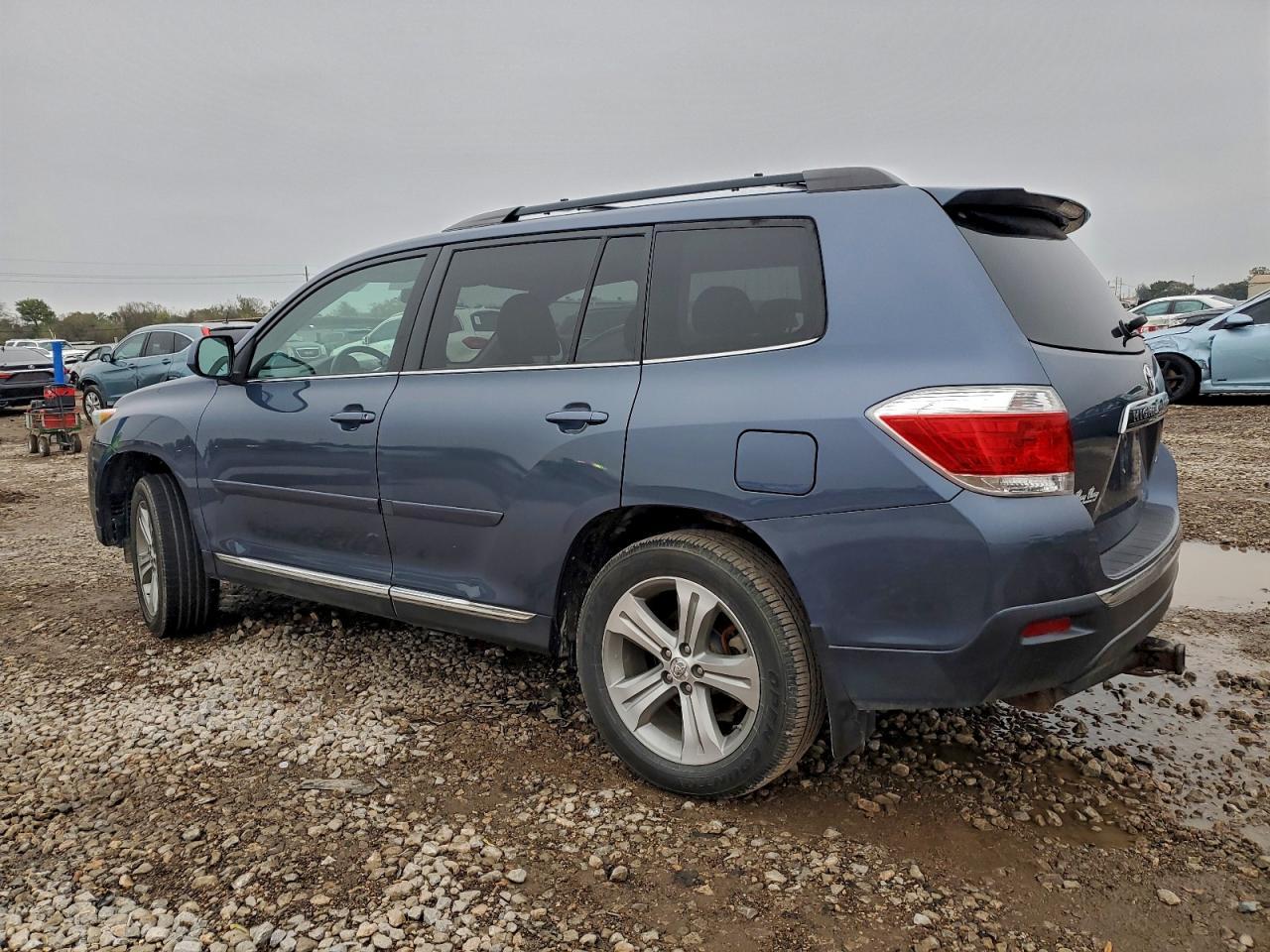 2013 Toyota Highlander Base - Image 2