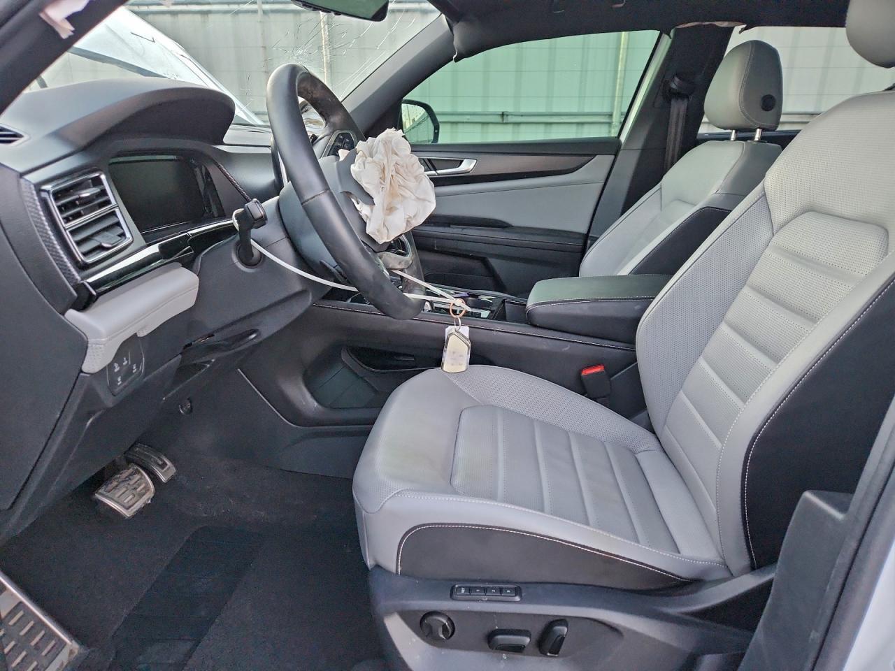 2024 Volkswagen Atlas Cross Sport Sel R-Line - Image 7