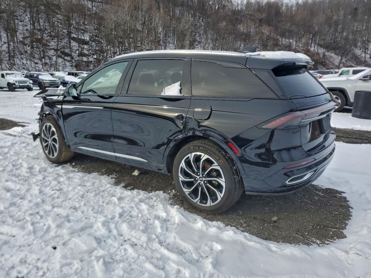 2024 Lincoln Nautilus Reserve - Image 2