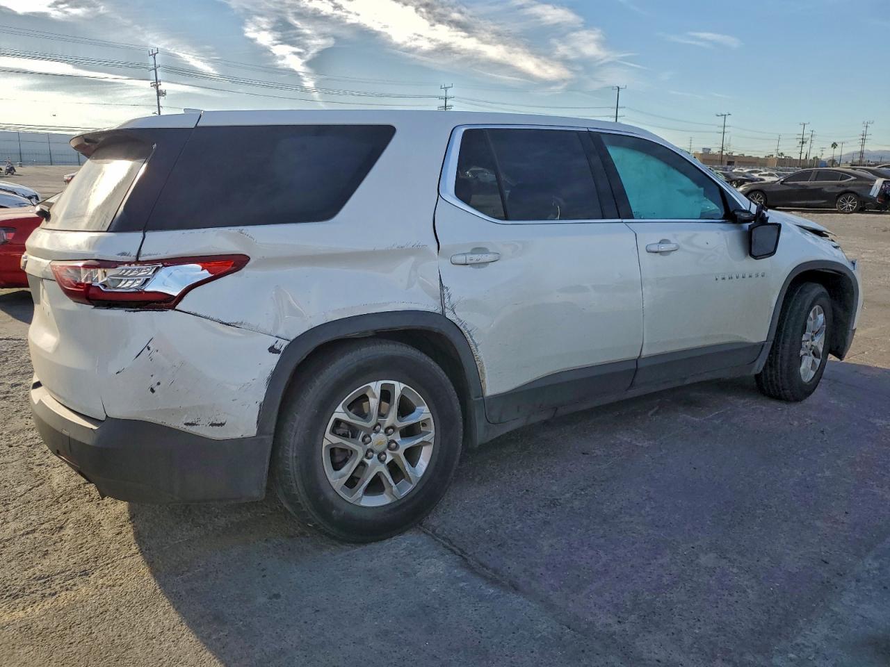 2020 Chevrolet Traverse Ls - Фото 3
