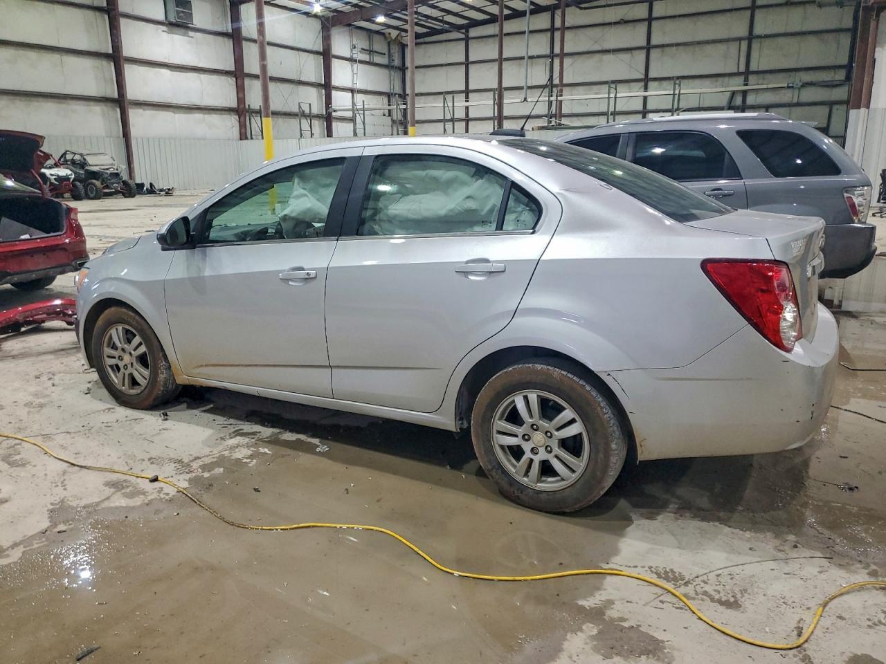 2016 Chevrolet Sonic Lt - Фото 2