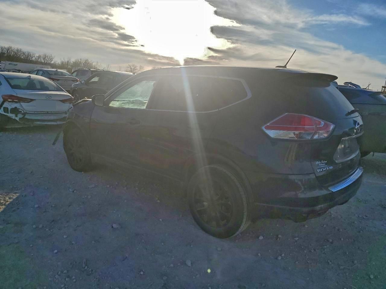 2016 Nissan Rogue S - Image 2