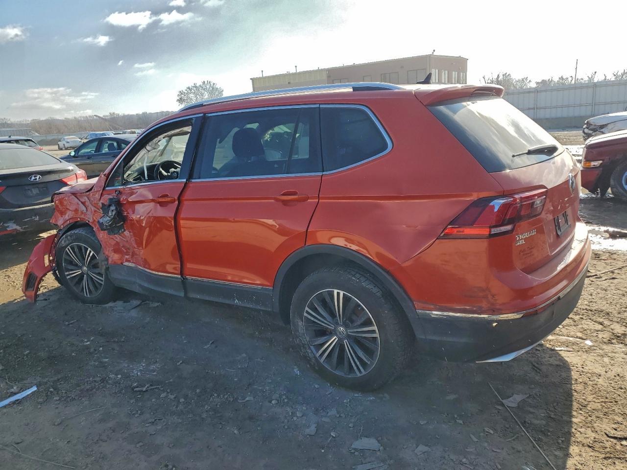 2018 Volkswagen Tiguan - Image 2