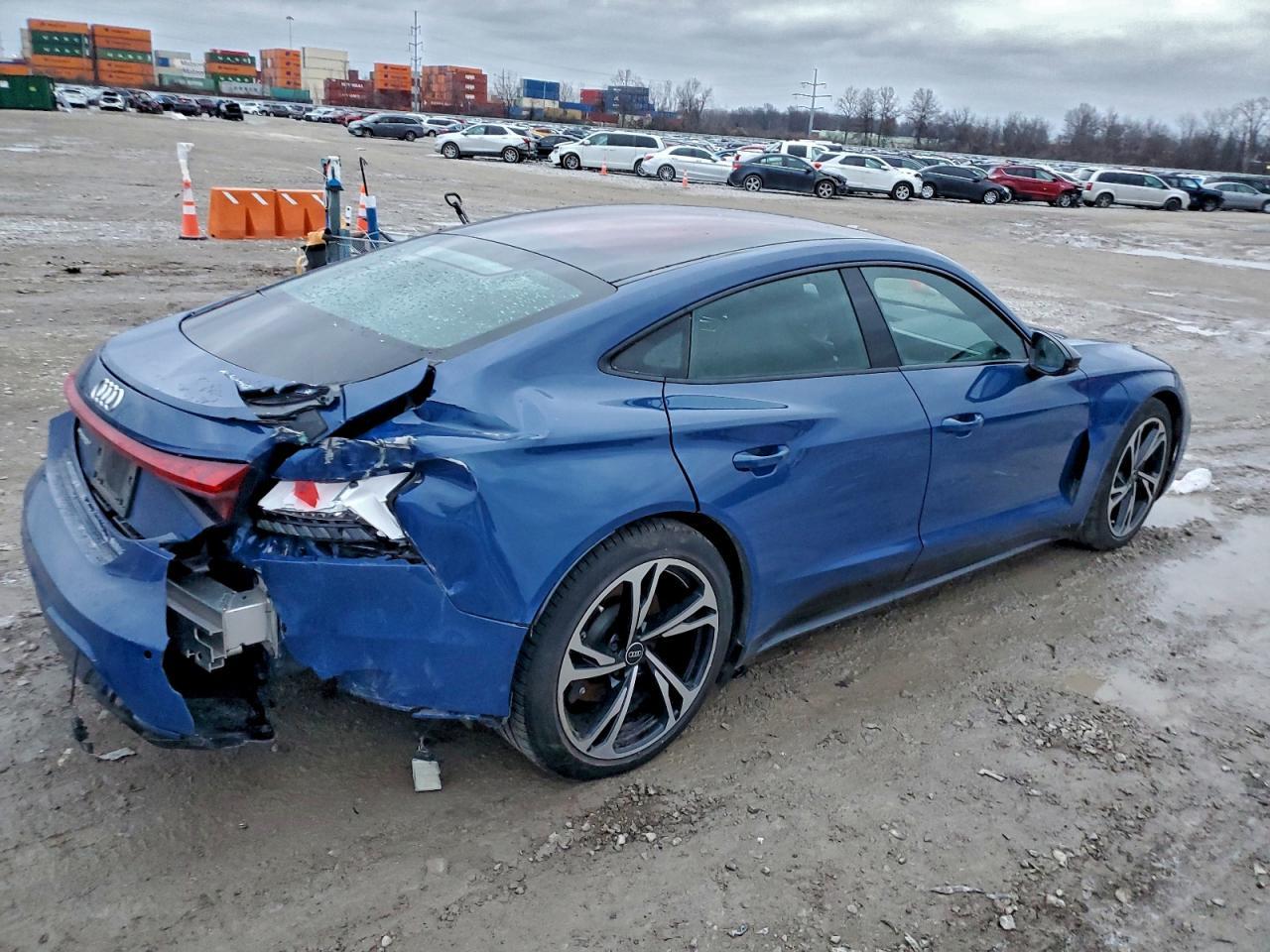 2022 Audi E-Tron Gt - Фото 3