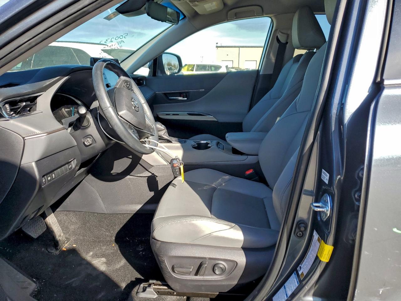 2022 Toyota Venza Le - Фото 7