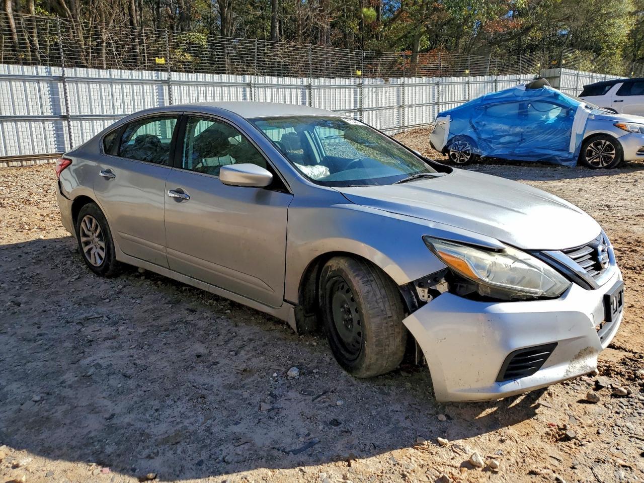 2016 Nissan Altima 2.5 - Image 4