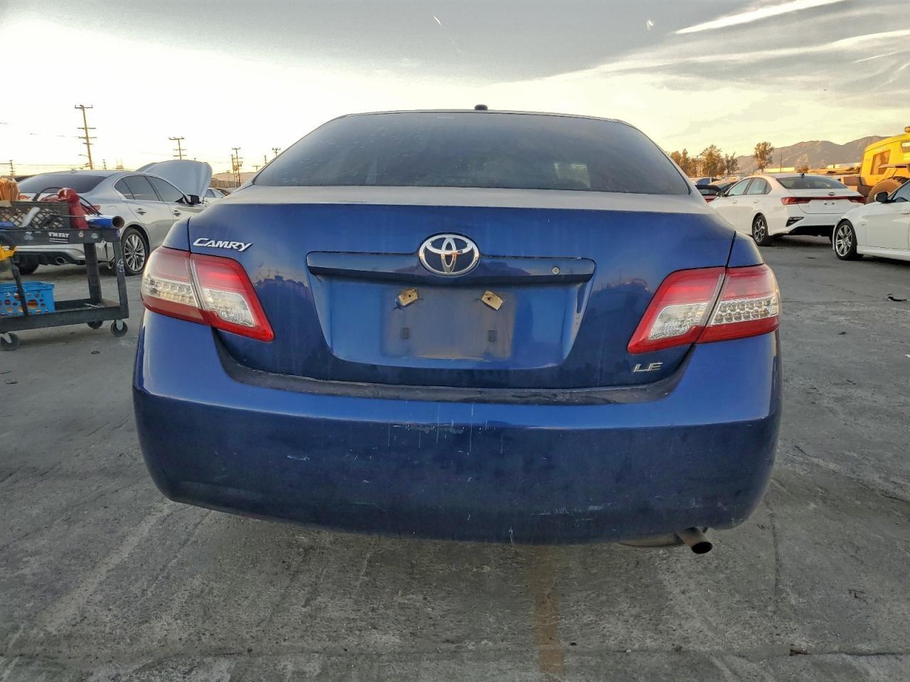 2011 Toyota Camry Base - Фото 6