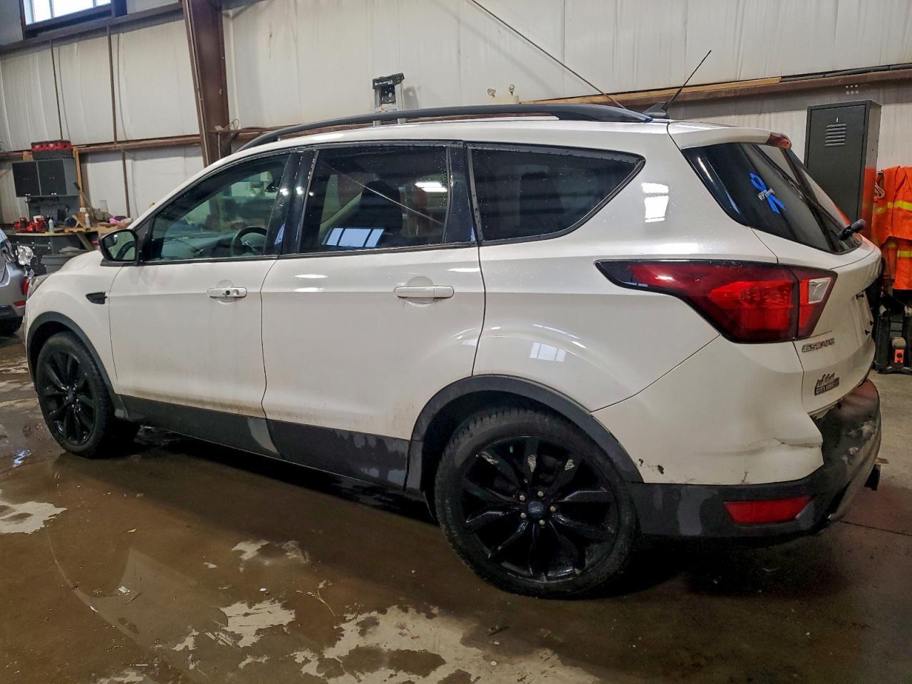 2019 Ford Escape Titanium - Фото 2