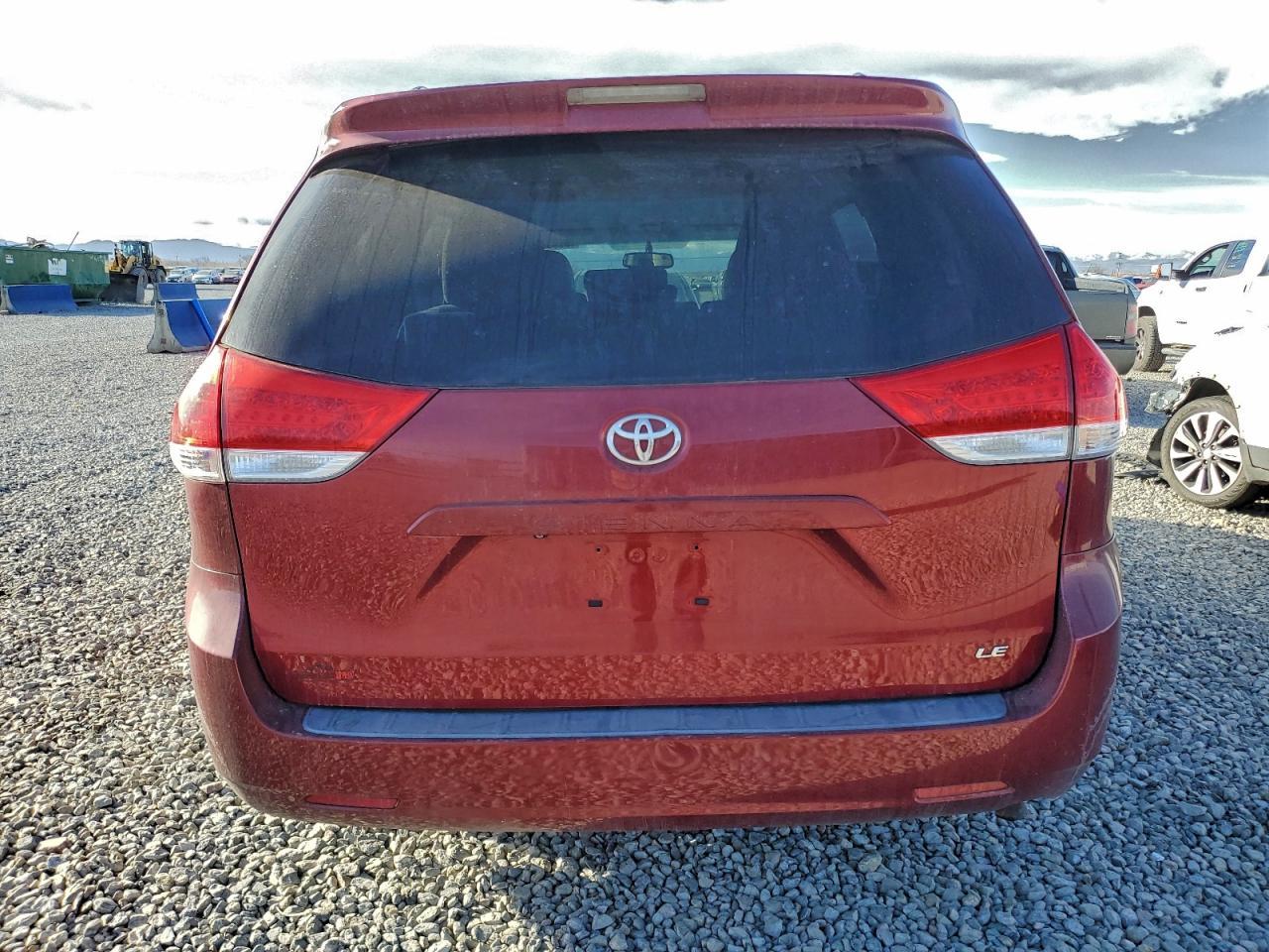 2013 Toyota Sienna Le 8 Passenger - Фото 6