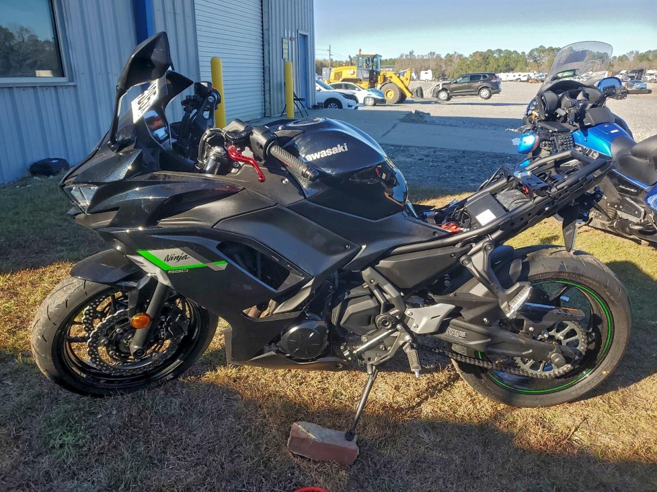 2025 Kawasaki Ex650 R