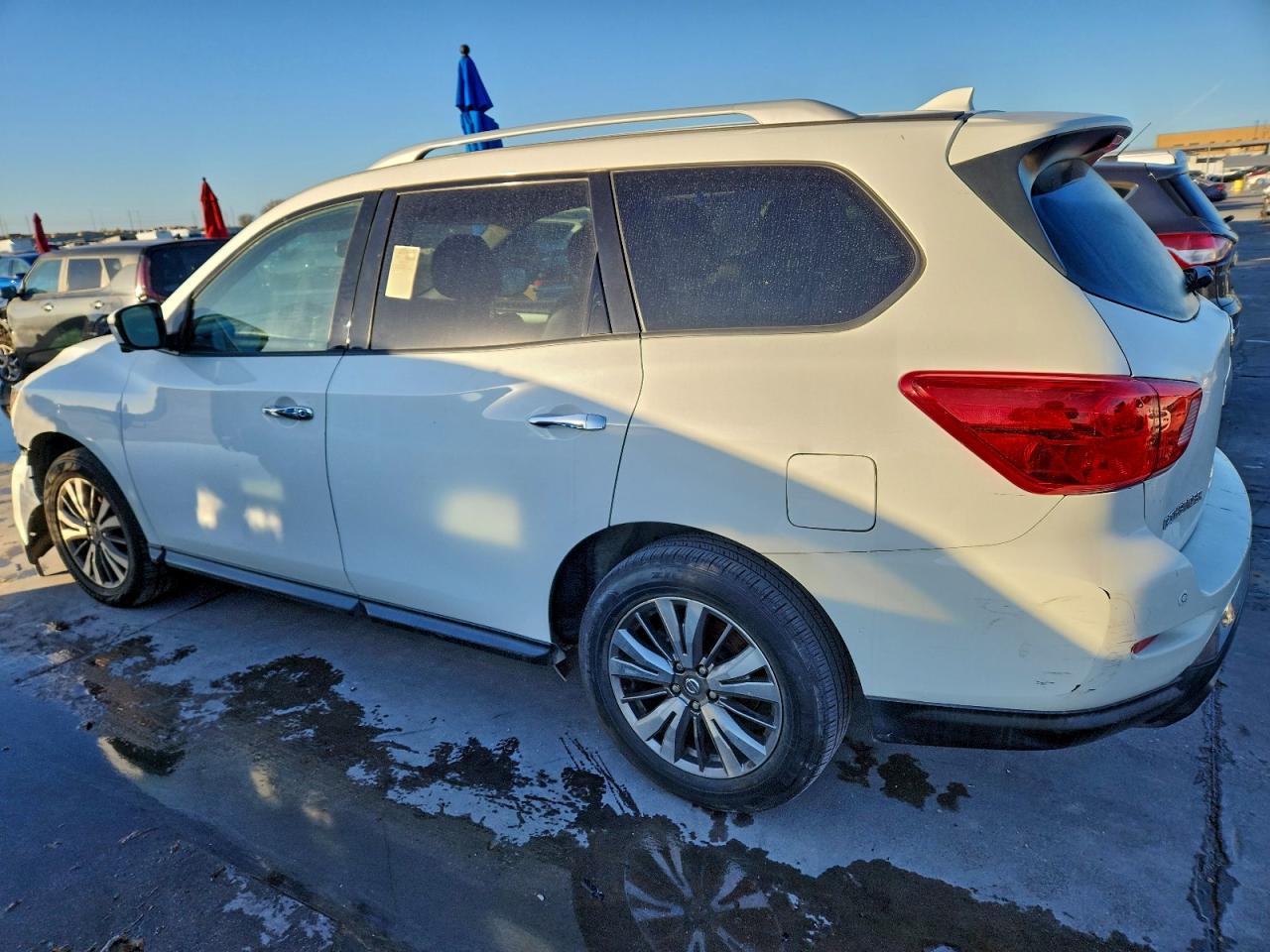 2019 Nissan Pathfinder S - Image 2