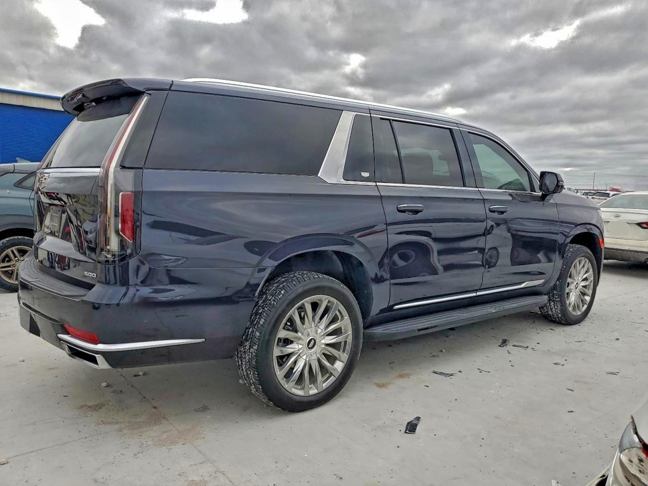 2023 Cadillac Escalade Esv Premium Luxury - Image 3