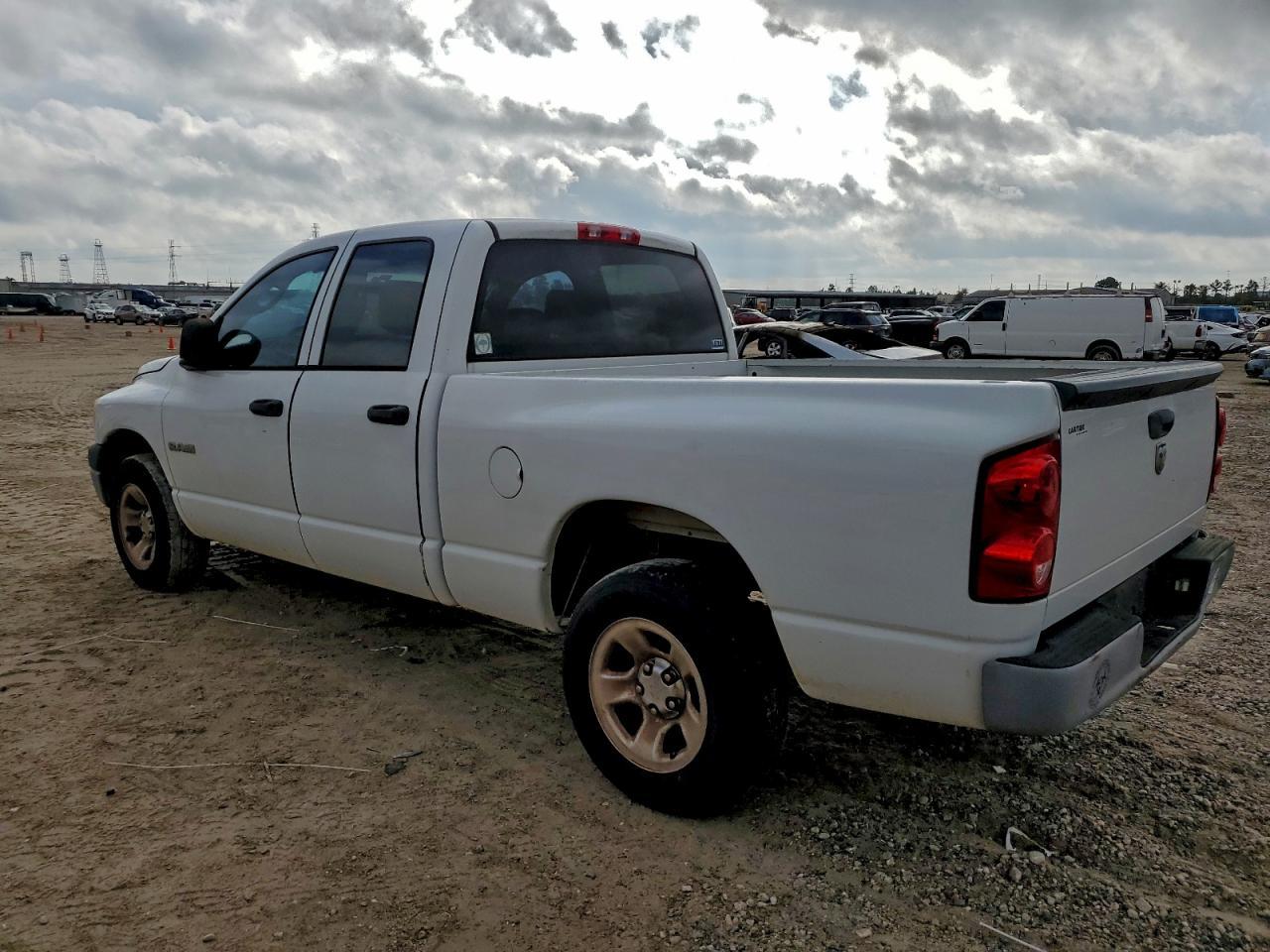 2008 Dodge Ram 1500 St - Фото 2