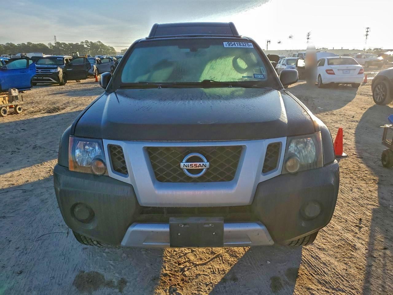 2011 Nissan Xterra Off Road - Image 5