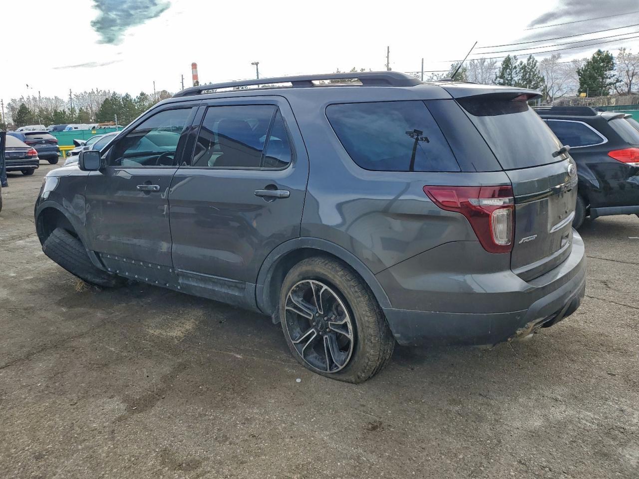 2015 Ford Explorer Sport - Image 2