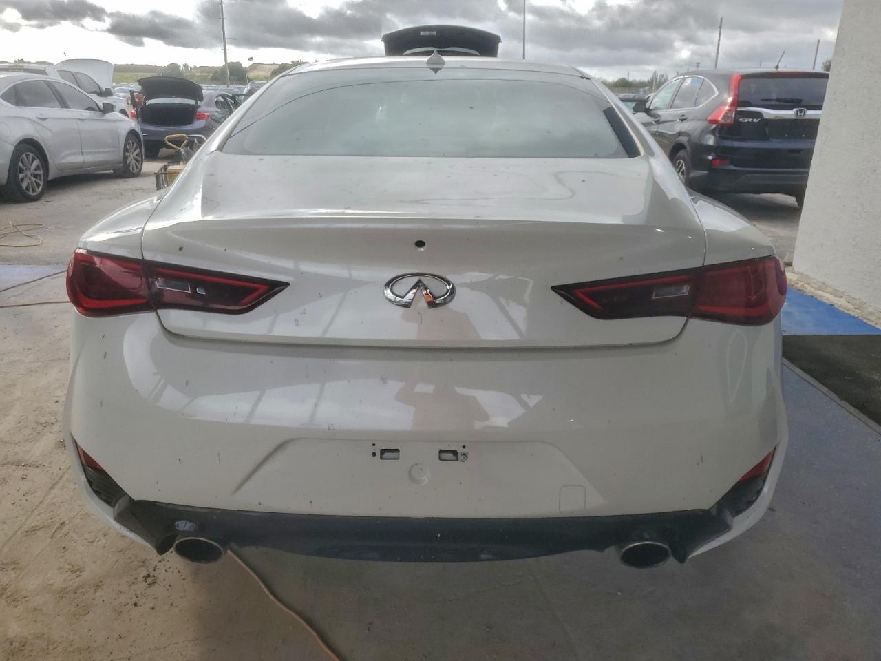 2018 Infiniti Q60 Luxe 300 - Image 6