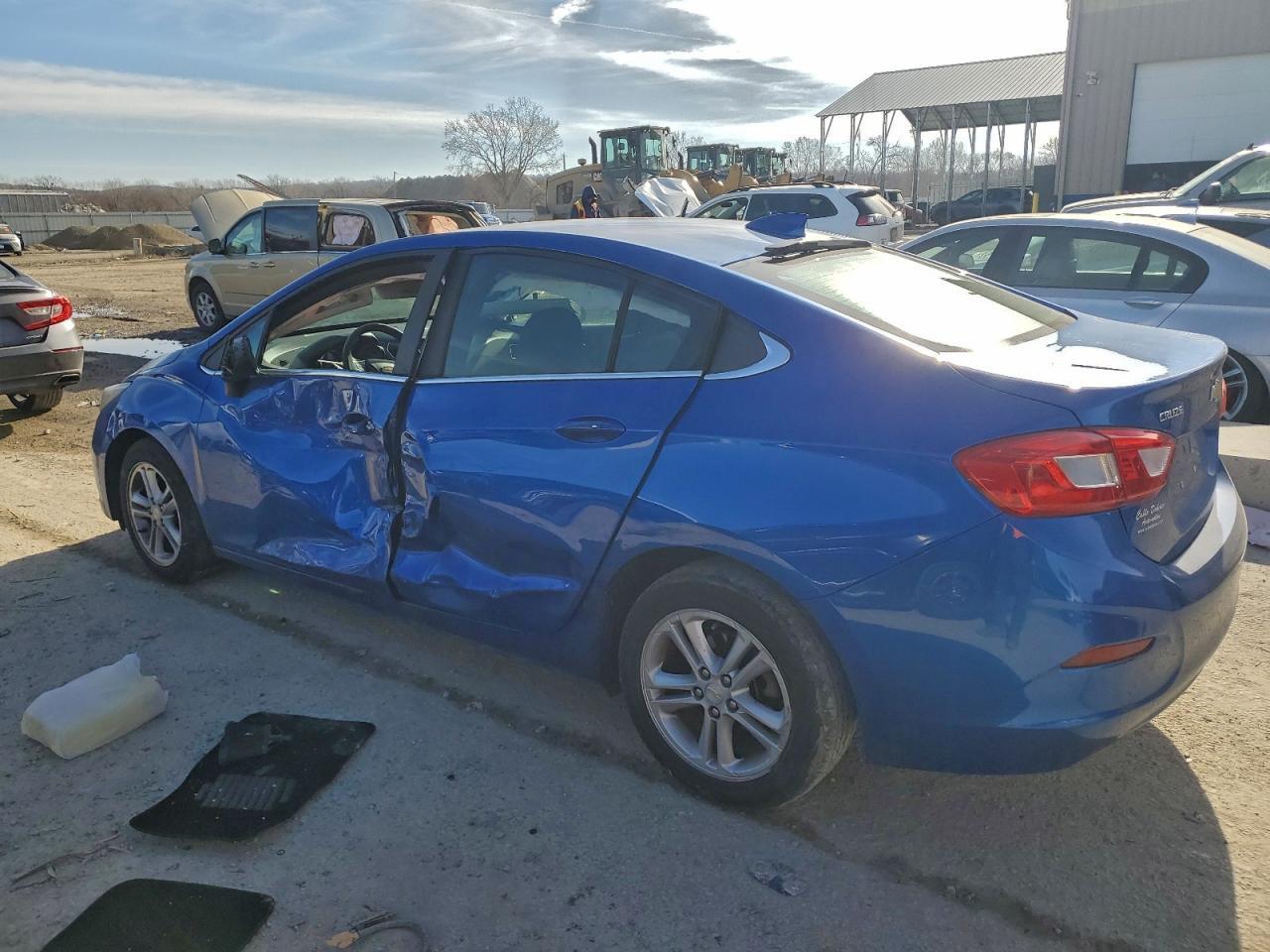 2016 Chevrolet Cruze Lt - Image 2