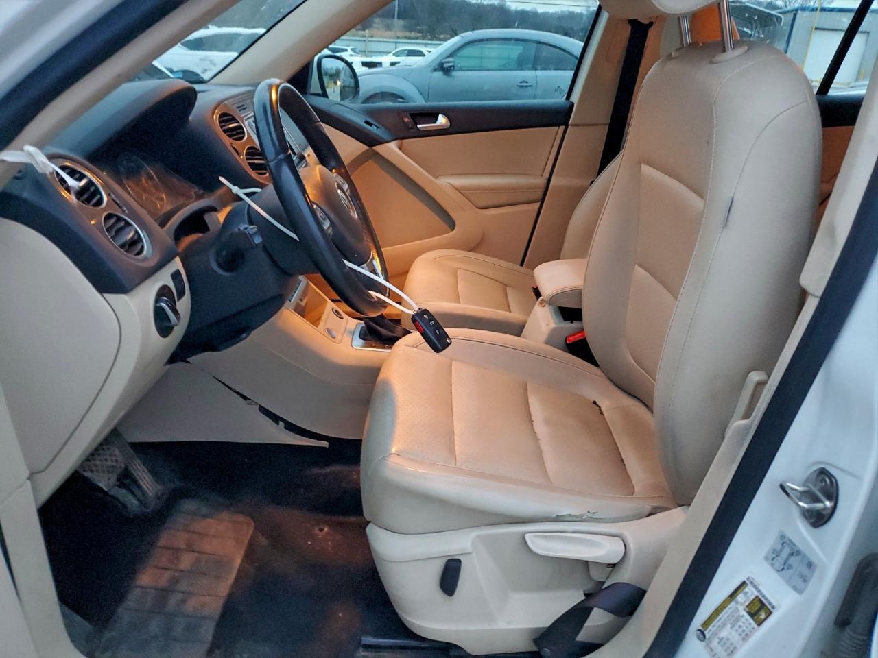 2017 Volkswagen Tiguan S - Фото 7