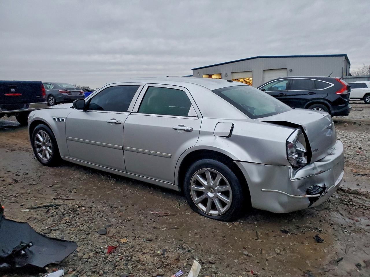 2007 Chrysler 300 Touring - Image 2