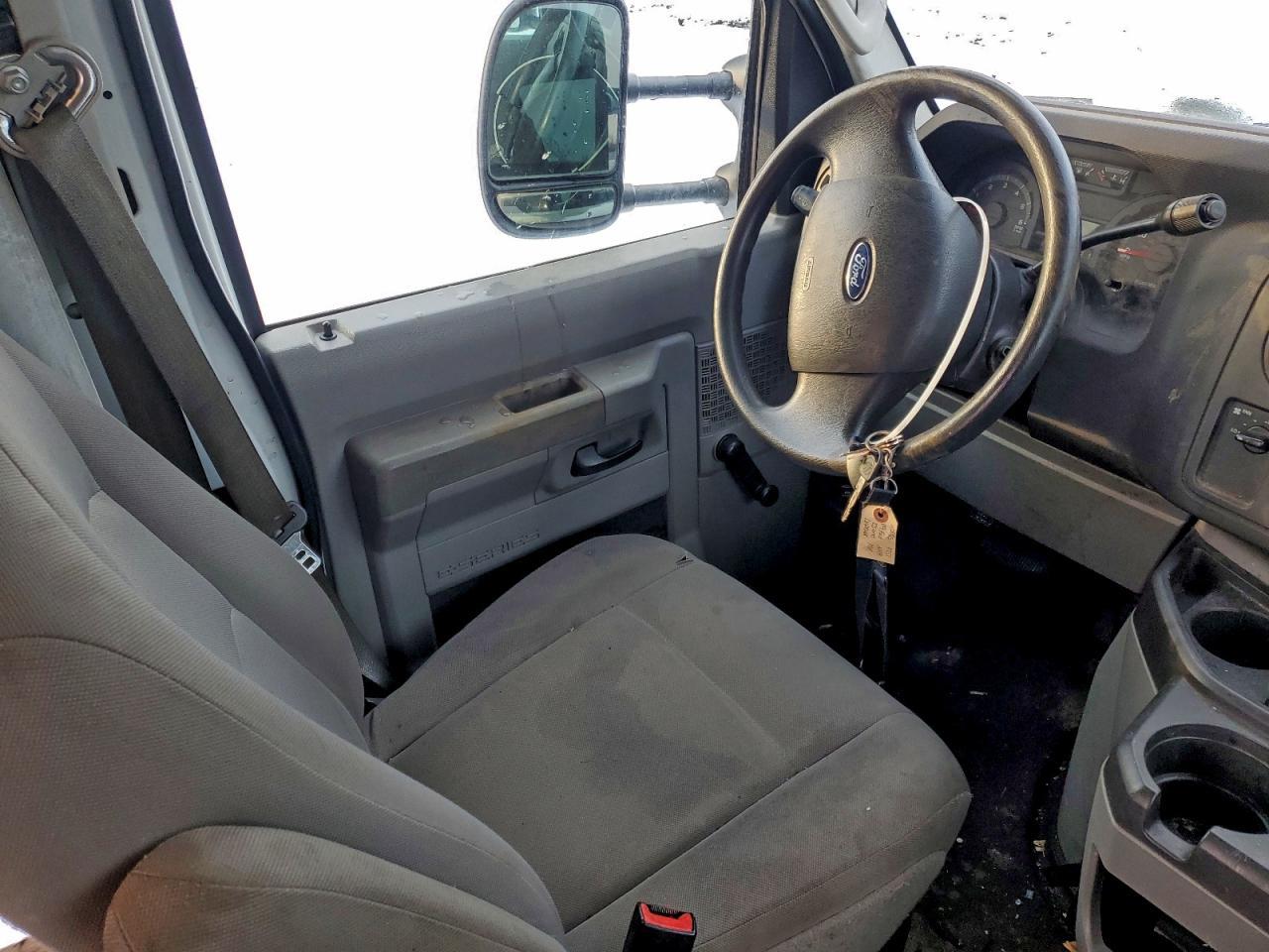 2009 Ford Econoline - Фото 7