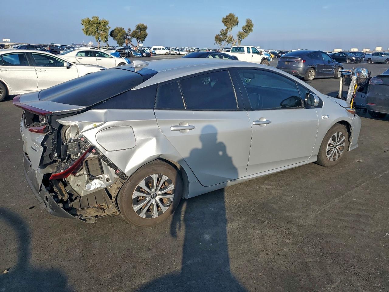 2021 Toyota Prius Prime Le - Image 3