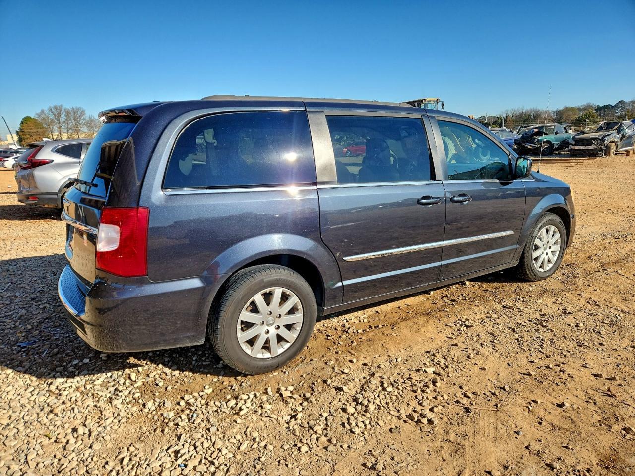2014 Chrysler Town & Country Touring - Фото 3