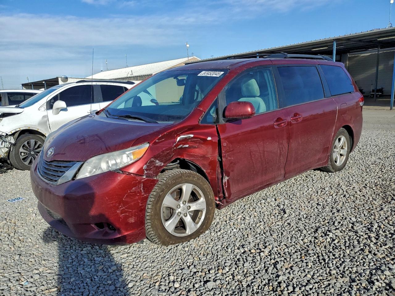 2013 Toyota Sienna Le 8 Passenger