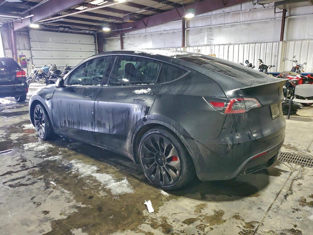 2022 Tesla Model Y - Фото 2