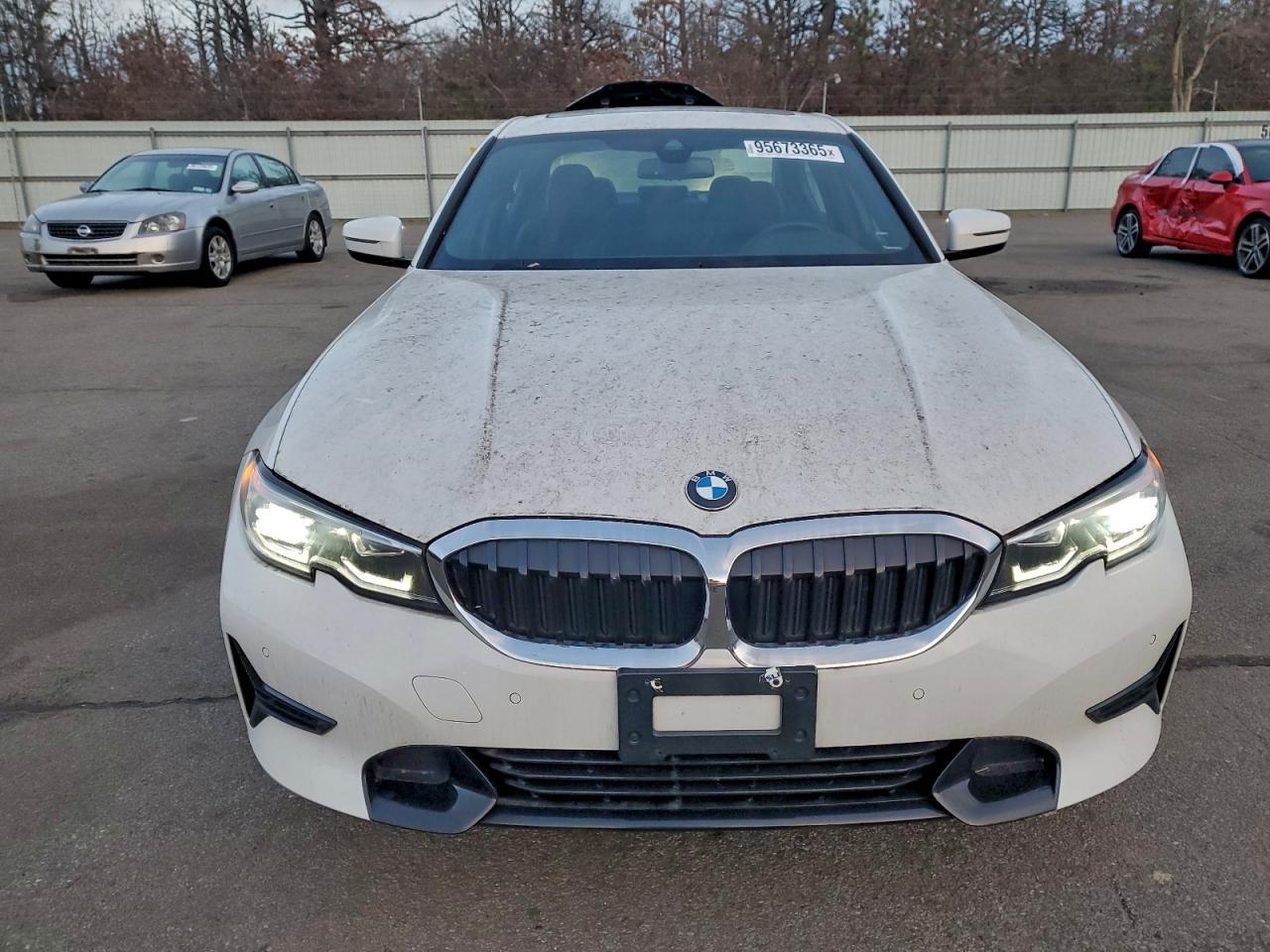 2021 BMW 330Xi - Фото 5