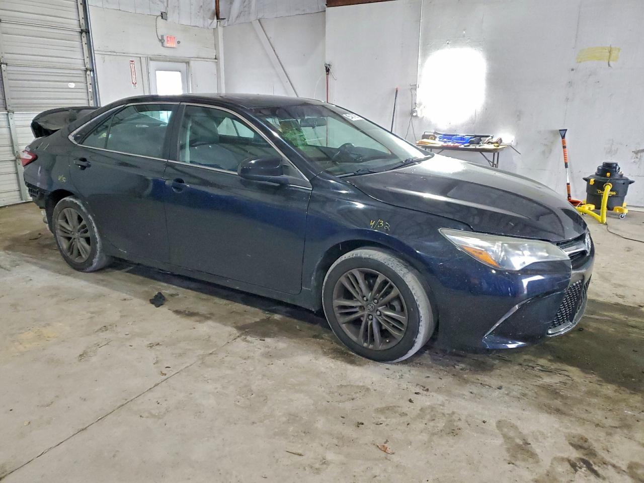 2016 Toyota Camry Le - Фото 4