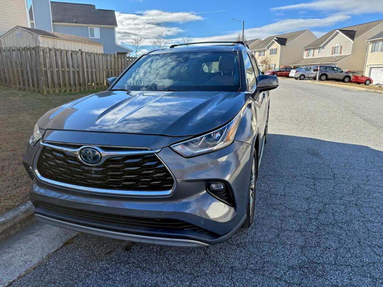 2021 Toyota Highlander Hybrid Platinum - Image 2