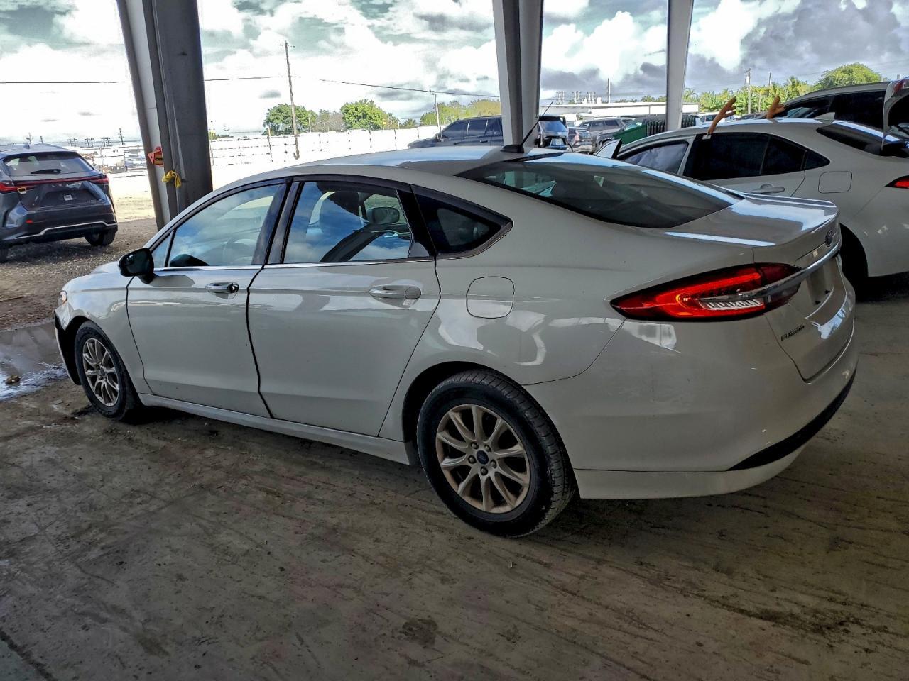 2018 Ford Fusion S - Фото 2