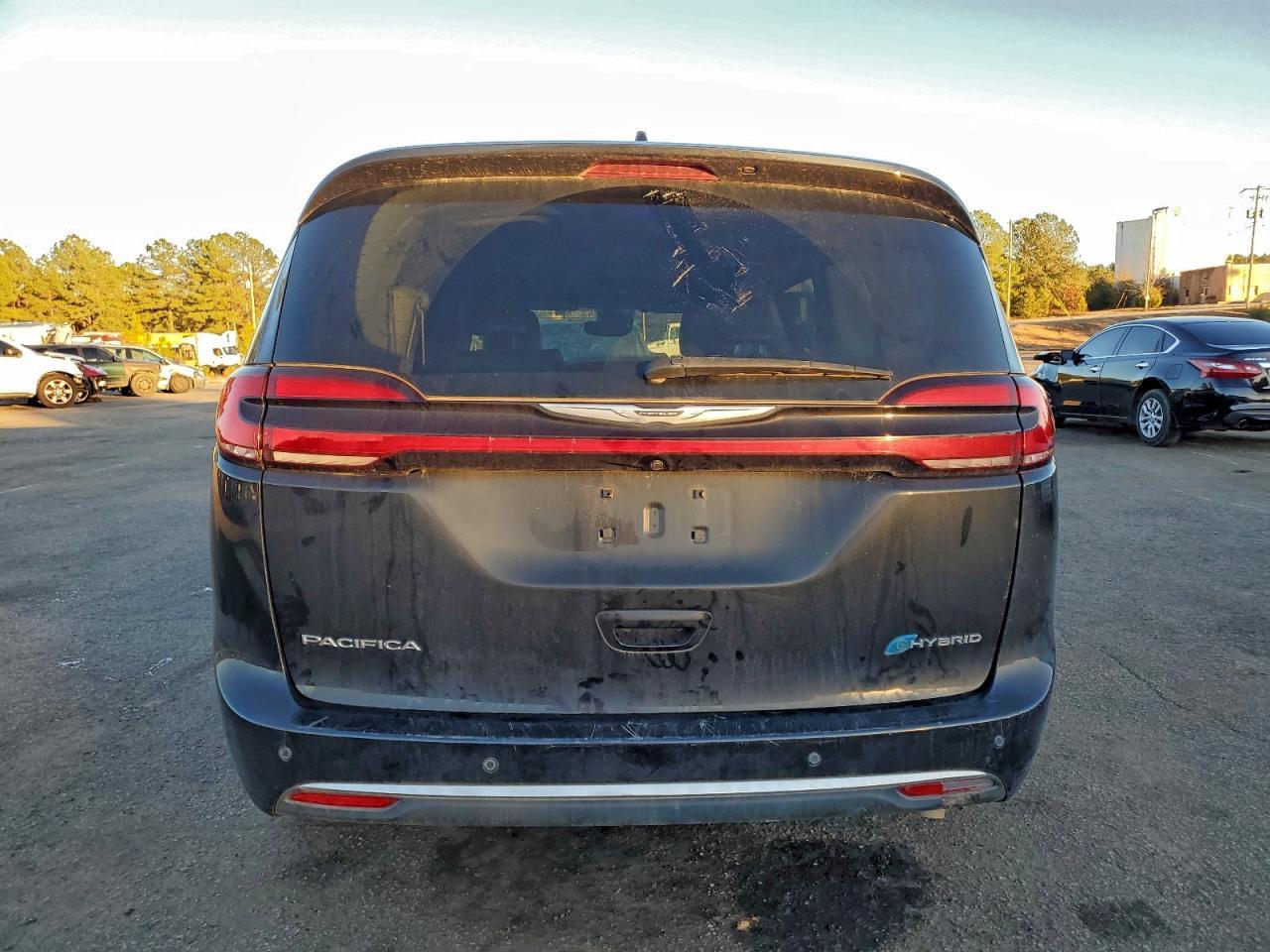 2023 Chrysler Pacifica Hybrid Touring L - Image 6