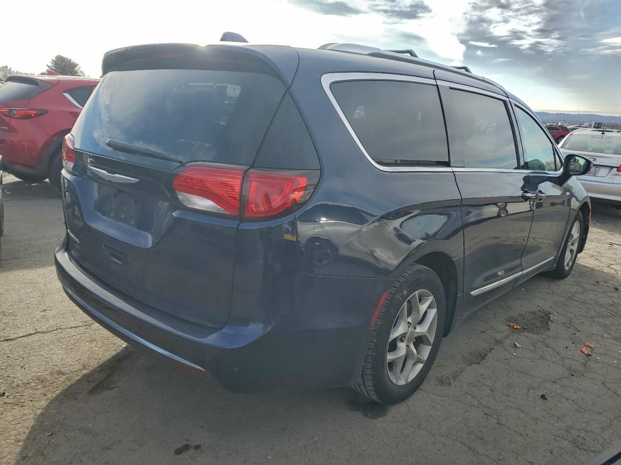 2017 Chrysler Pacifica Touring L Plus - Image 3