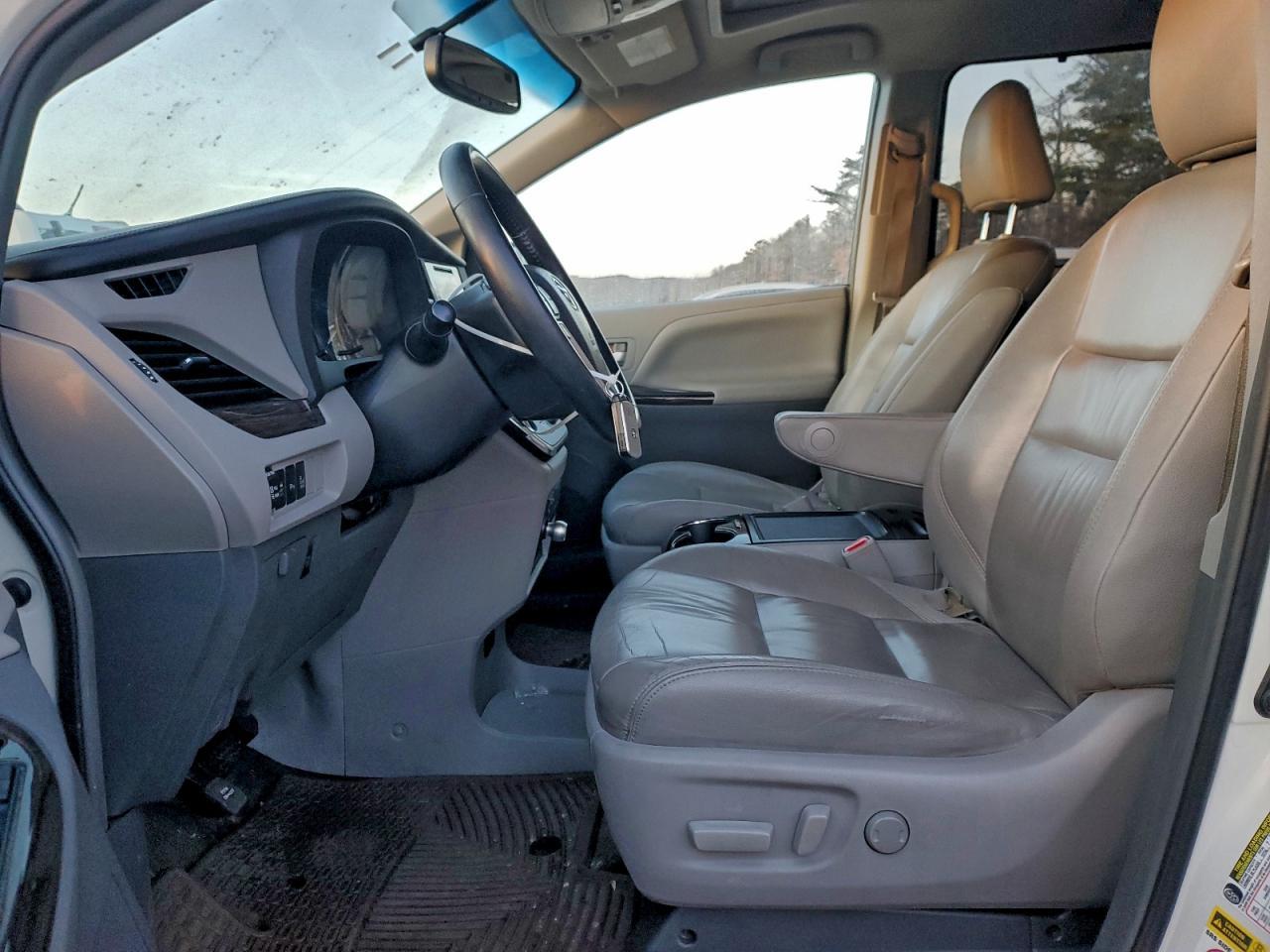 2015 Toyota Sienna Xle - Фото 7