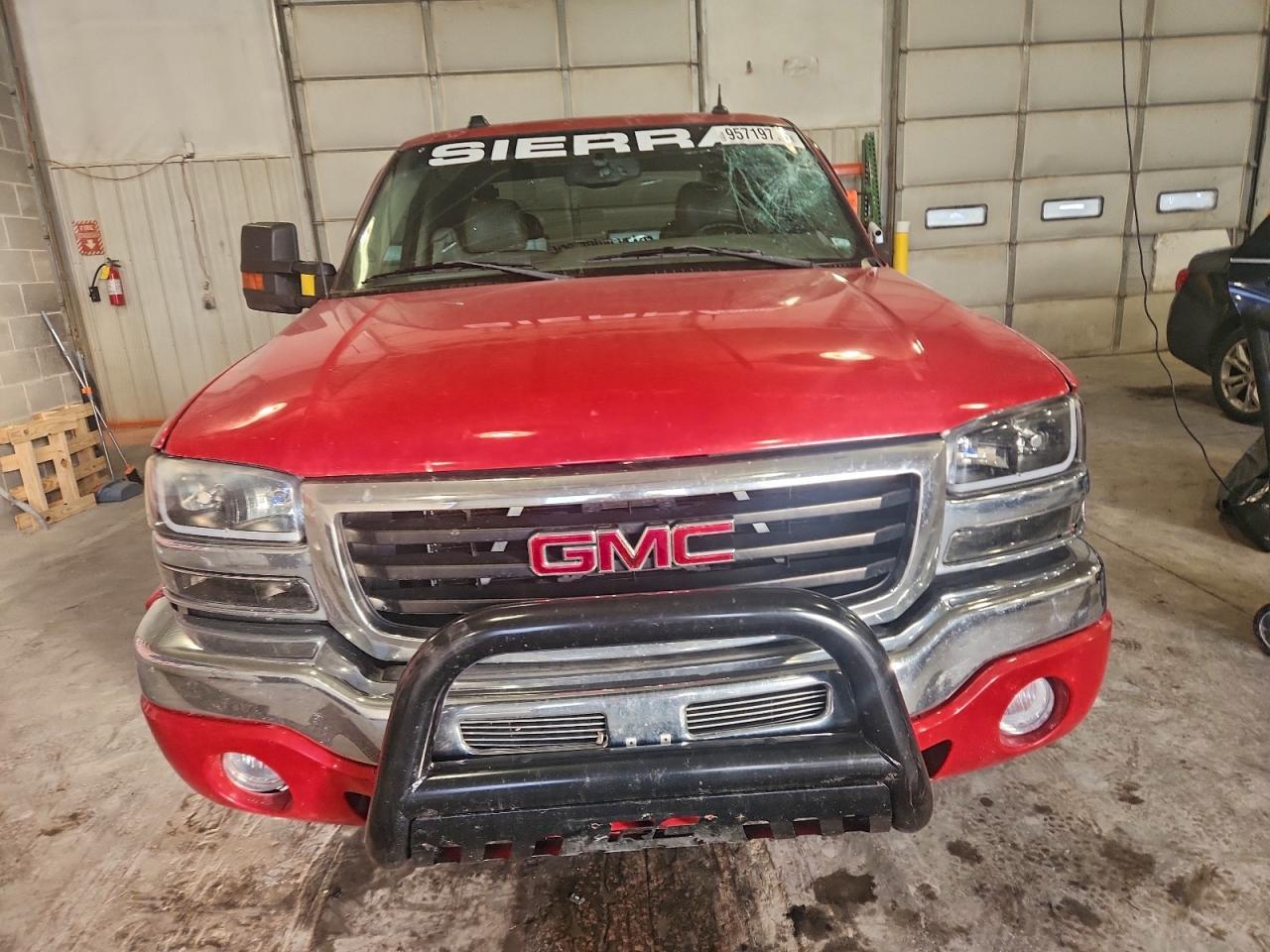 2004 GMC New Sierra K1500 - Фото 5