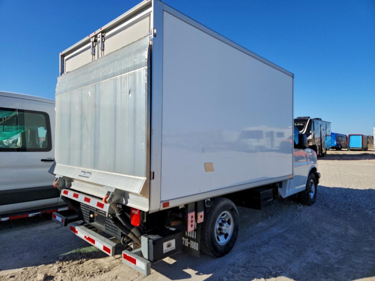 2023 Chevrolet Express Refrigerated Delivery Truck - Фото 3