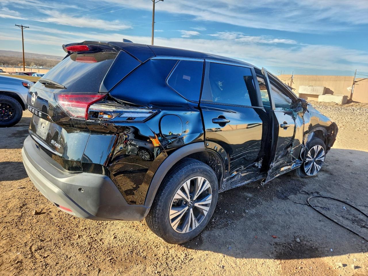 2023 Nissan Rogue Sv - Фото 3