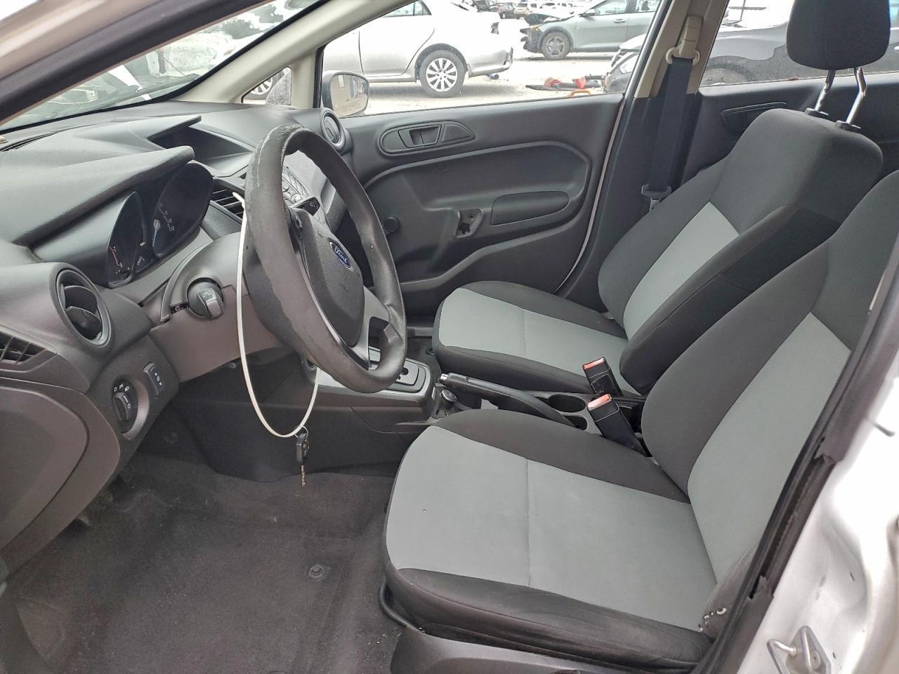 2016 Ford Fiesta S - Фото 7