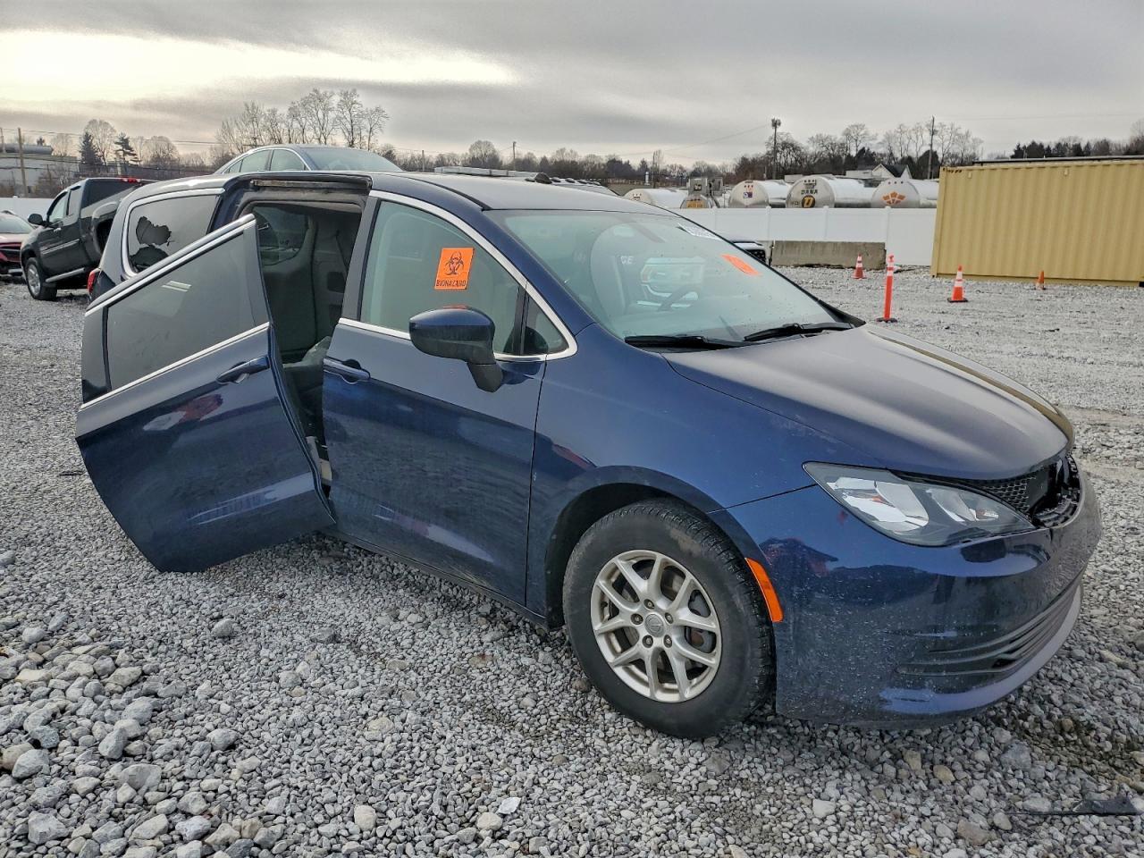 2017 Chrysler Pacifica Lx - Image 4